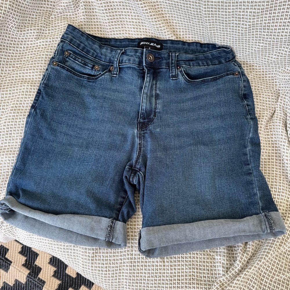 DKNY Jeans Denim Shorts Size 6 Women’s Rolled Cuff Dark Wash Stretch 30 Waist